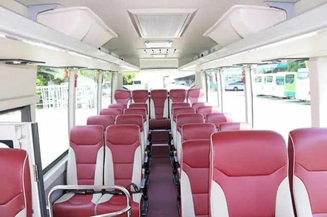 Xe taxi Ba Đồn di chuyển trên tuyến đường Quảng Bình